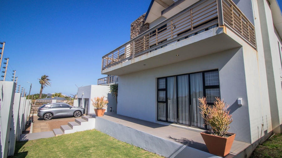 6 Bedroom Property for Sale in Gonubie Eastern Cape
